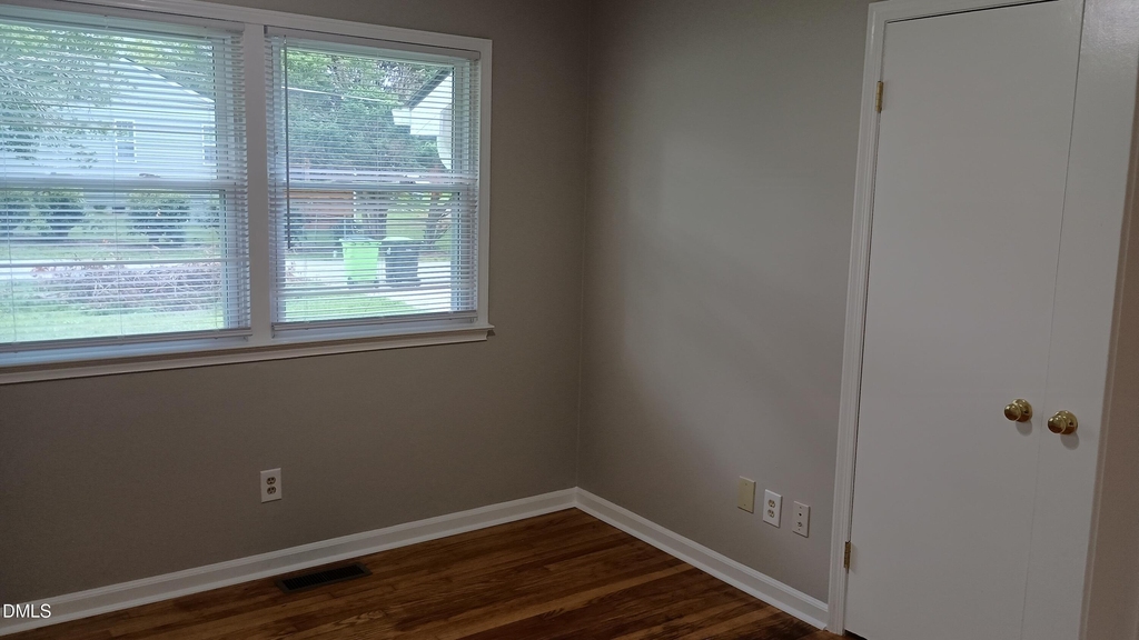 102 S Tunstall Avenue - Photo 18
