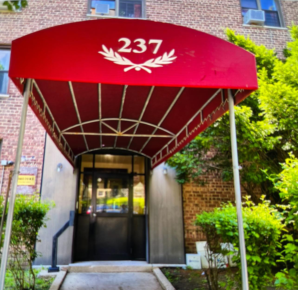 237 North Broadway - Photo 5