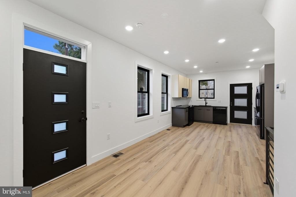 2713 W Montgomery Avenue - Photo 7