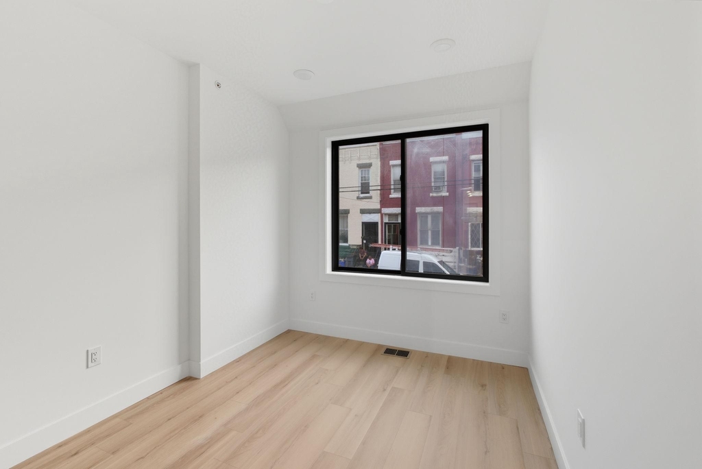 2713 W Montgomery Avenue - Photo 8