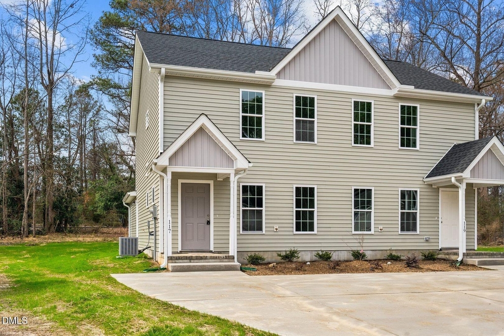 122 Laura Lane - Photo 0