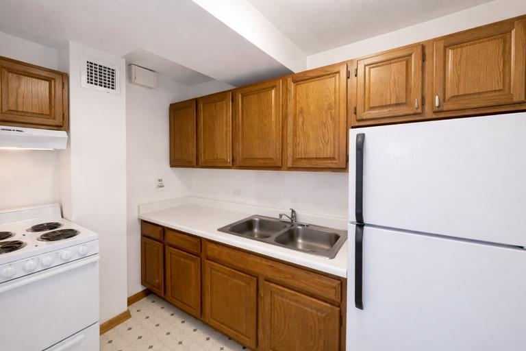 4180 N Marine Dr - Photo 2