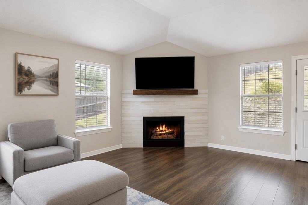 714 Newport Dr - Photo 4