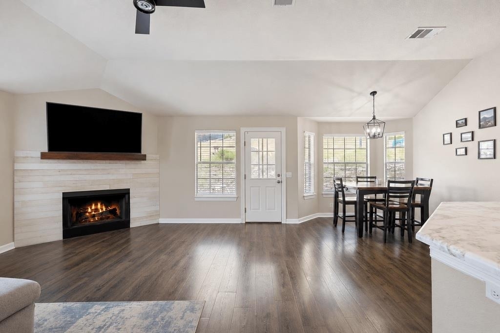 714 Newport Dr - Photo 3