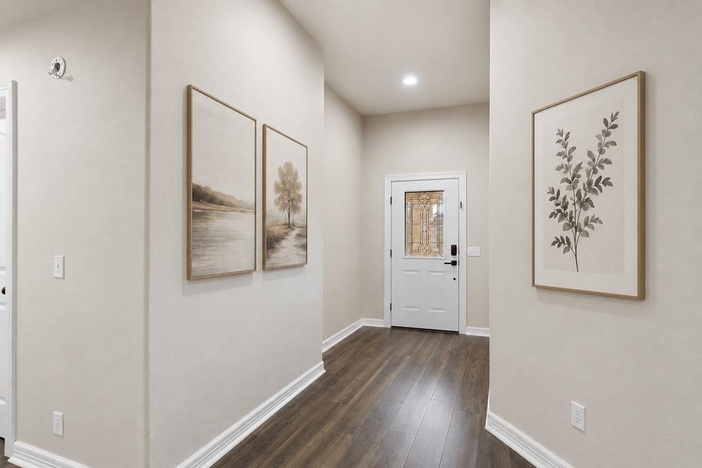 714 Newport Dr - Photo 2