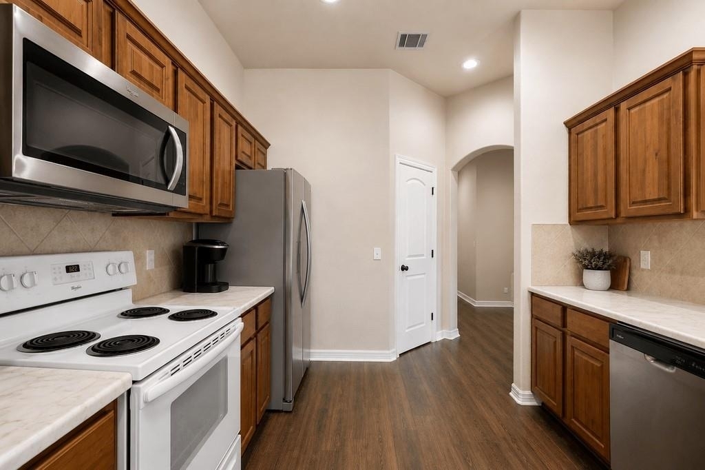 714 Newport Dr - Photo 10