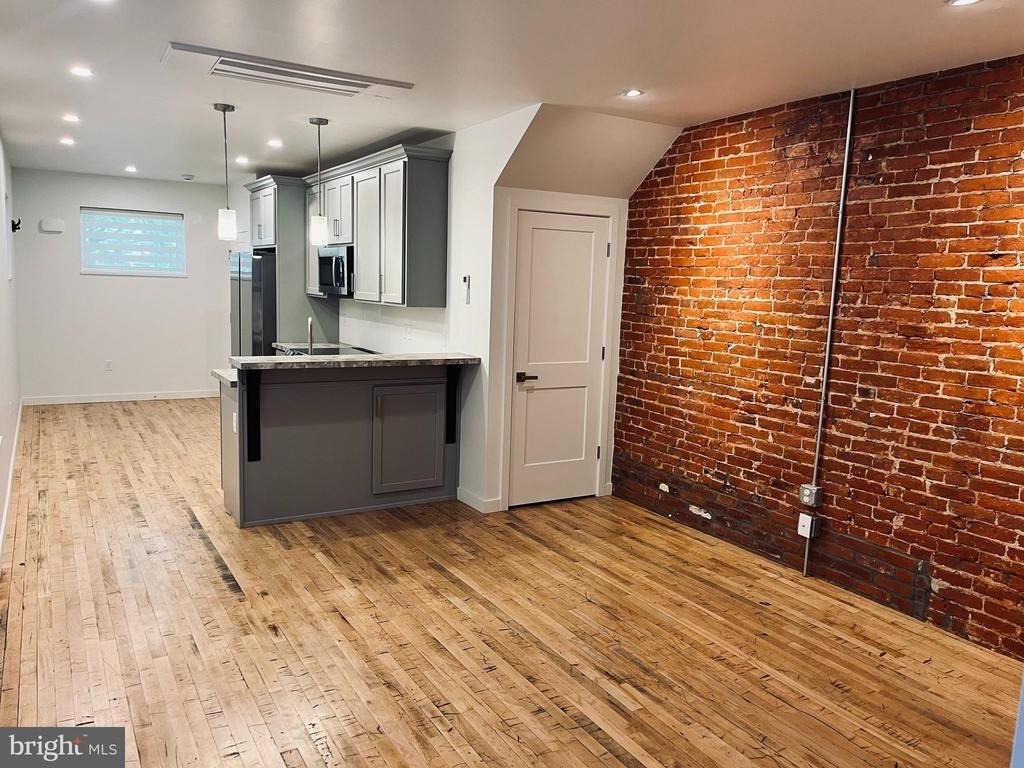 1209 Penn Ave - Photo 2