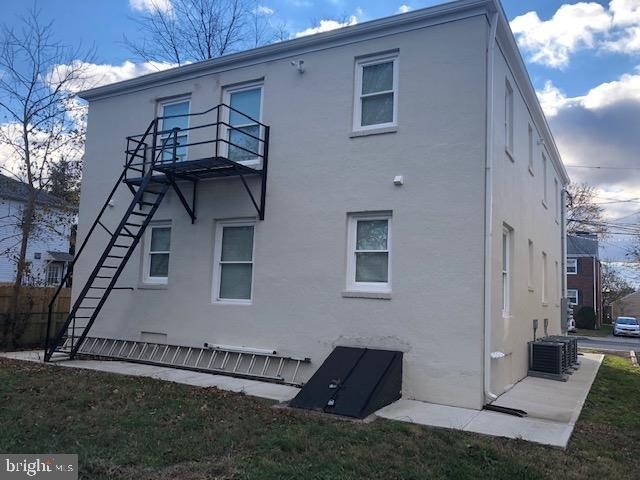 140 Moffatt Avenue - Photo 1
