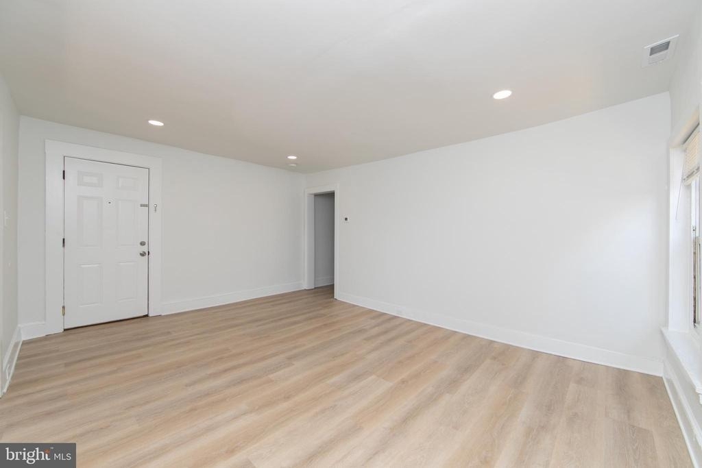 9 E Holly Avenue - Photo 7