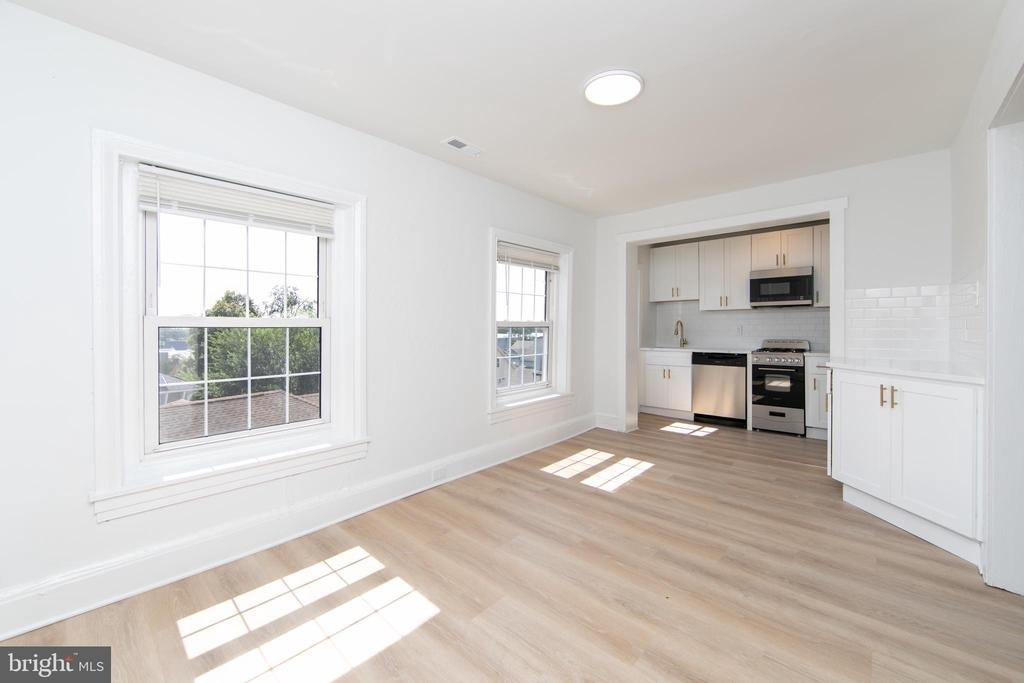9 E Holly Avenue - Photo 0