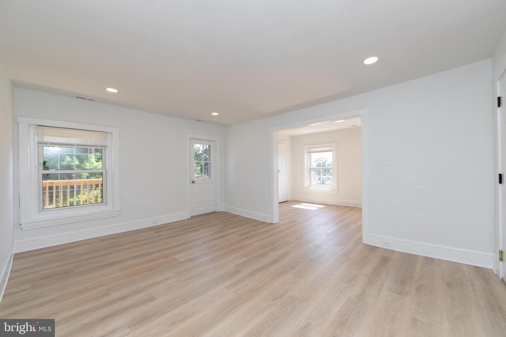 9 E Holly Avenue - Photo 6