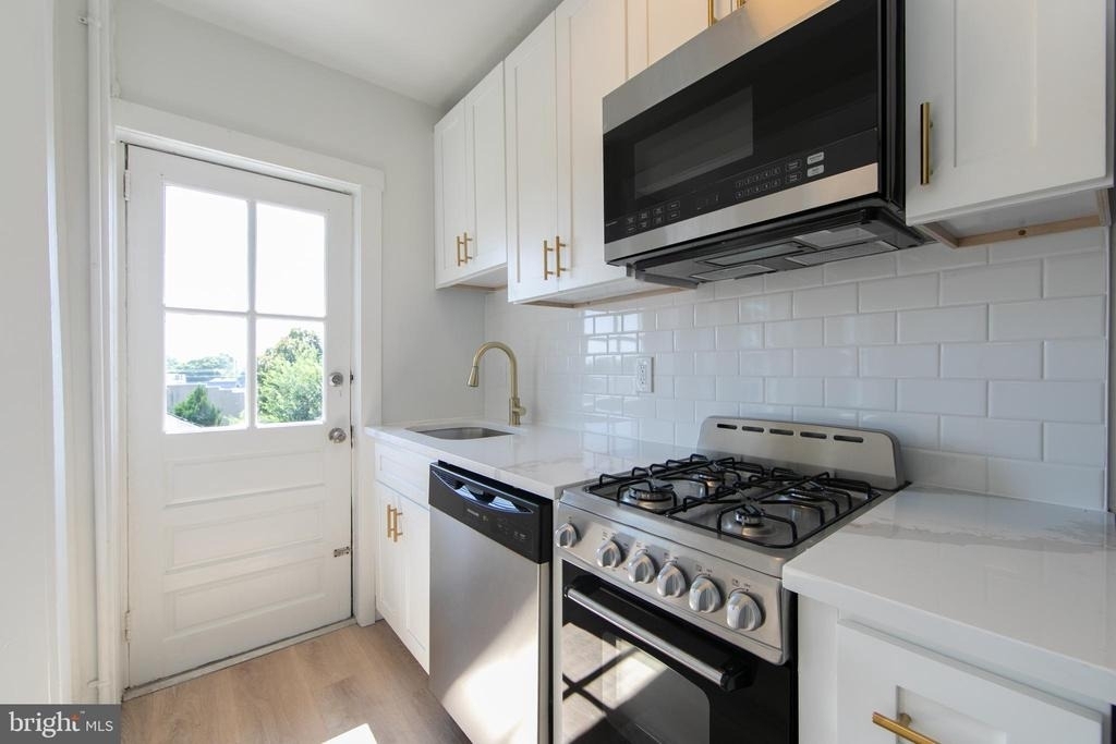 9 E Holly Avenue - Photo 5