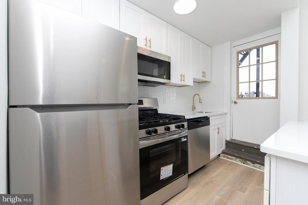 9 E Holly Avenue - Photo 6