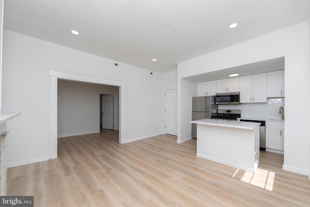 9 E Holly Avenue - Photo 2