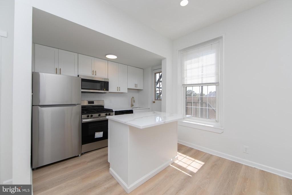 9 E Holly Avenue - Photo 5