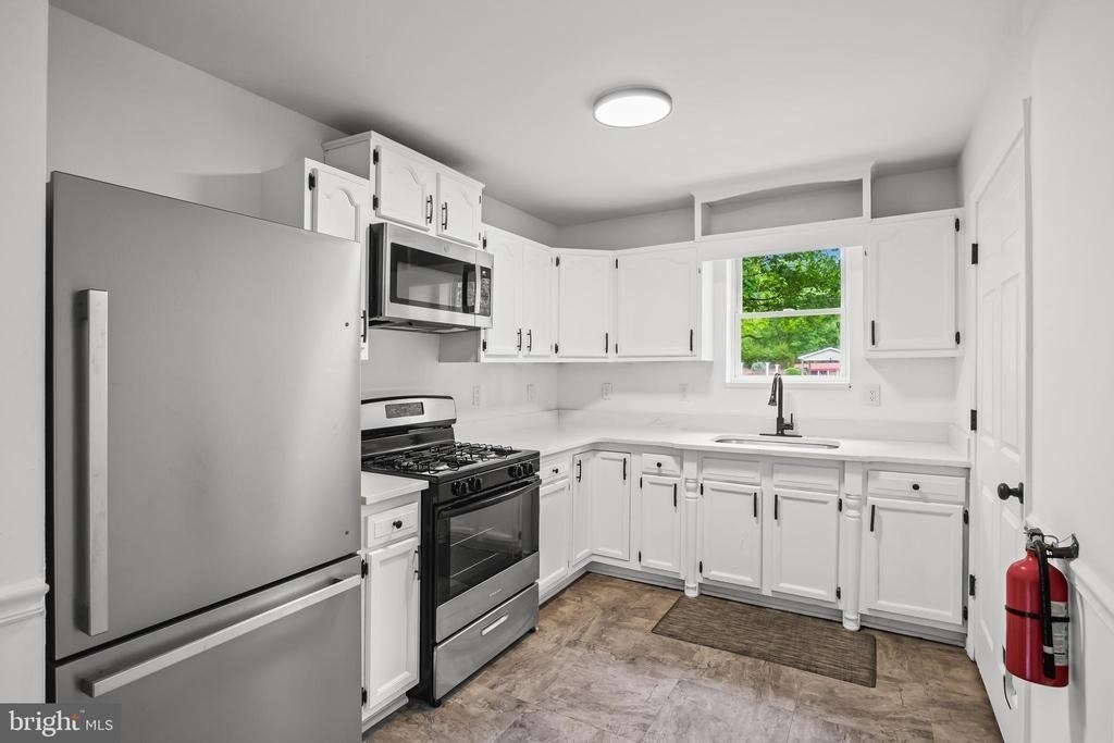 109 6th Ave Avenue - Photo 8