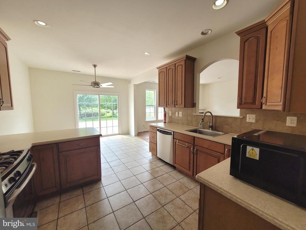 35 Tudor Court - Photo 5