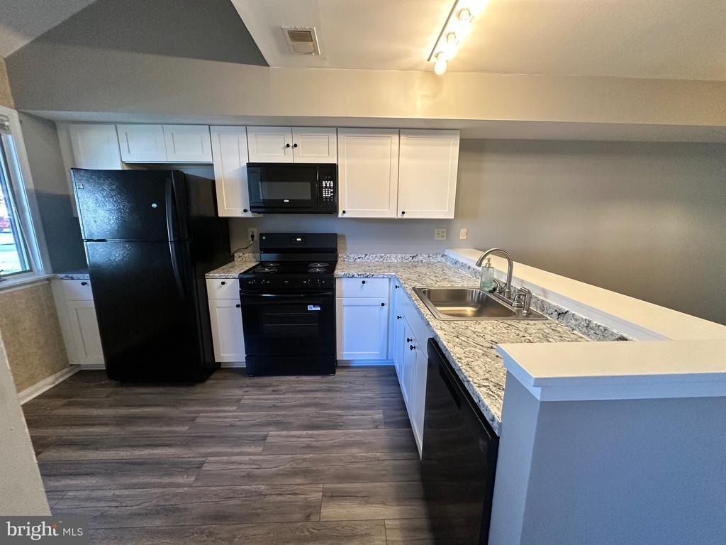 9 Queen Victoria Way - Photo 33
