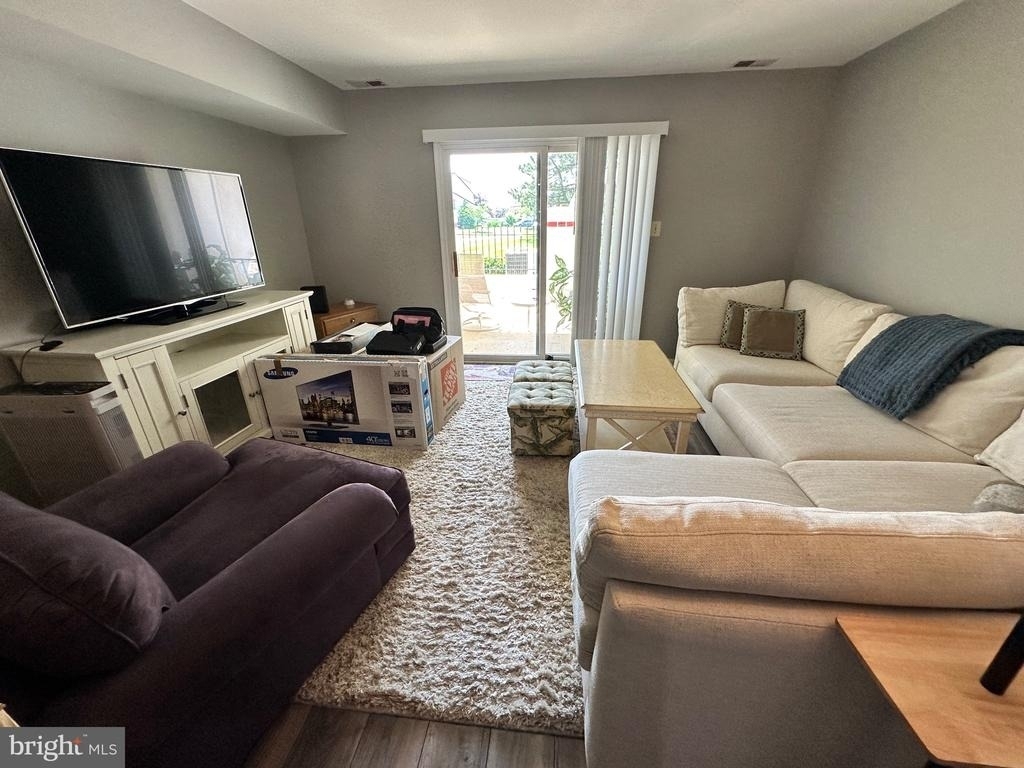 9 Queen Victoria Way - Photo 3