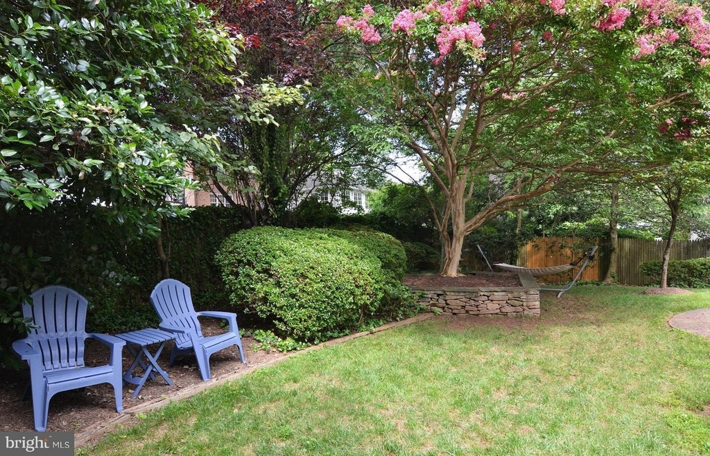 5944 Searl Terrace - Photo 23