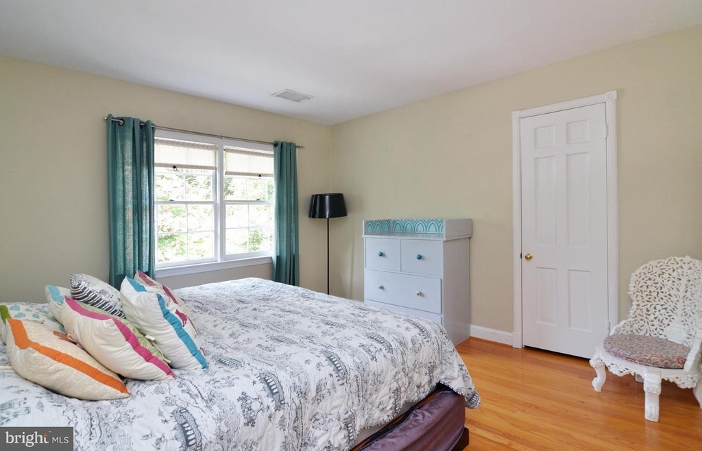5944 Searl Terrace - Photo 40