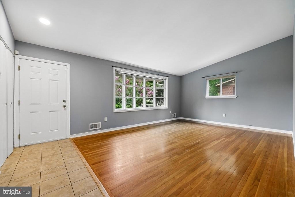 11512 Charlton Drive - Photo 2