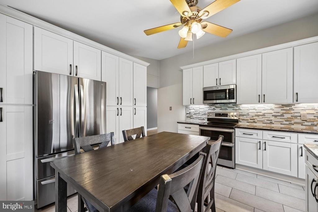 11512 Charlton Drive - Photo 5