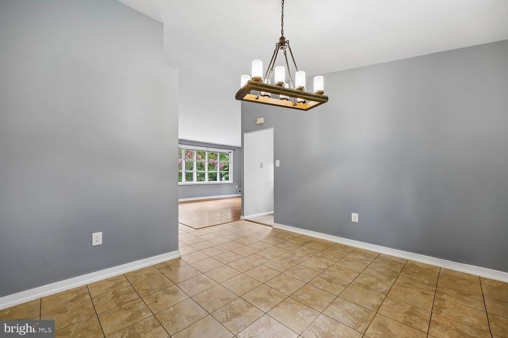 11512 Charlton Drive - Photo 3