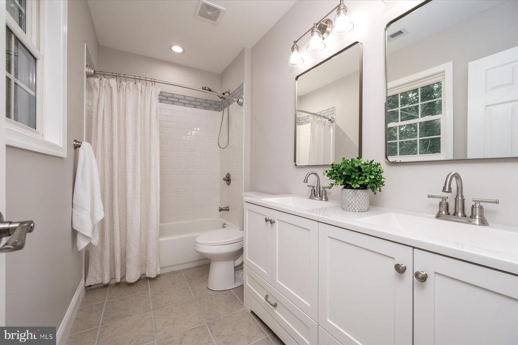 1400 Lower View Court - Photo 14