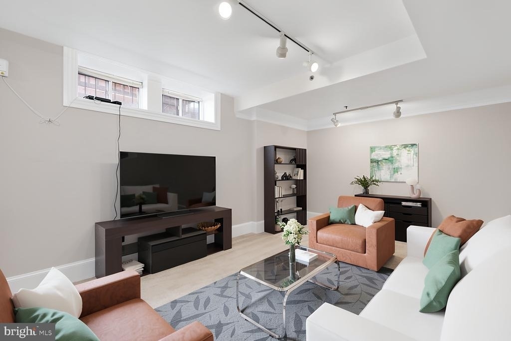 1736 18th Street Nw - Photo 8