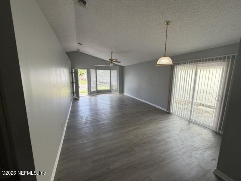 5061 Knightsbridge Circle - Photo 2