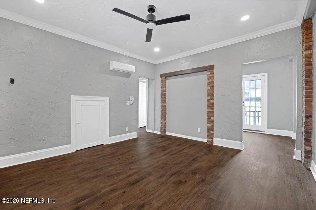 2738 Riverside Avenue - Photo 9