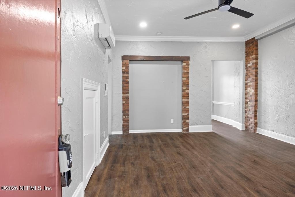 2738 Riverside Avenue - Photo 5