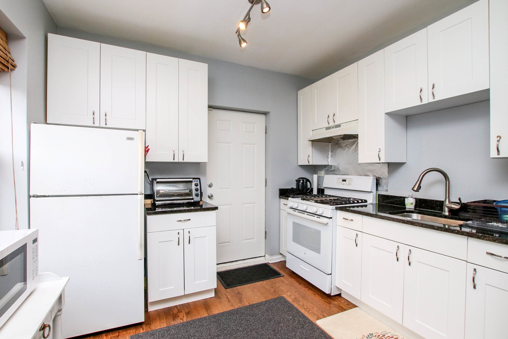1626 W Farwell Avenue - Photo 3