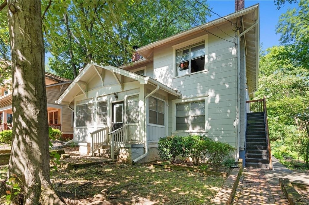 742 Charles Allen Drive Ne - Photo 0