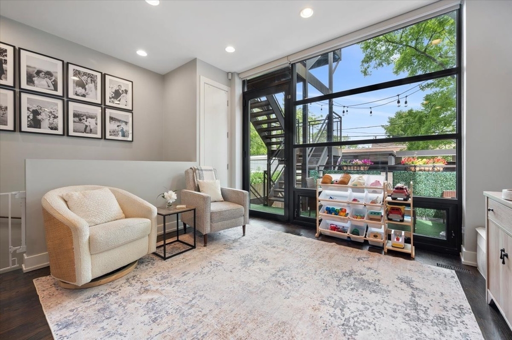 1349 N Leavitt Street - Photo 4