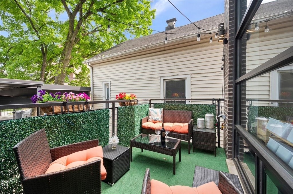 1349 N Leavitt Street - Photo 10