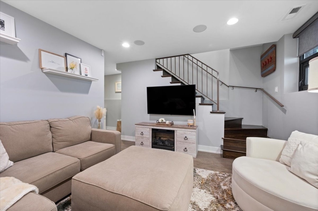 1349 N Leavitt Street - Photo 18
