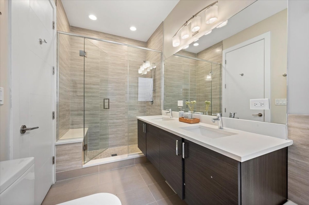 1349 N Leavitt Street - Photo 15