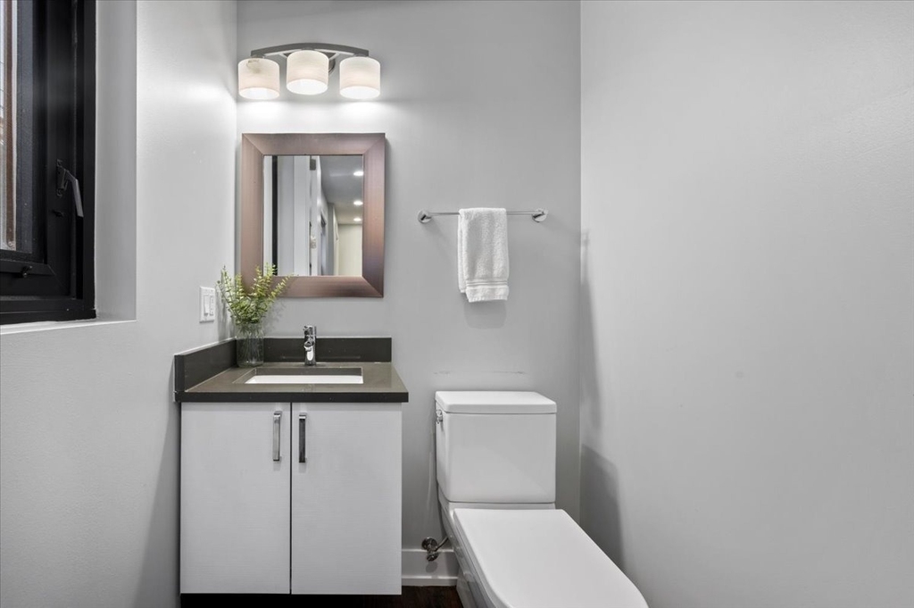 1349 N Leavitt Street - Photo 11