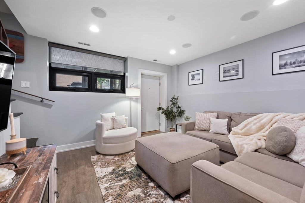 1349 N Leavitt Street - Photo 19