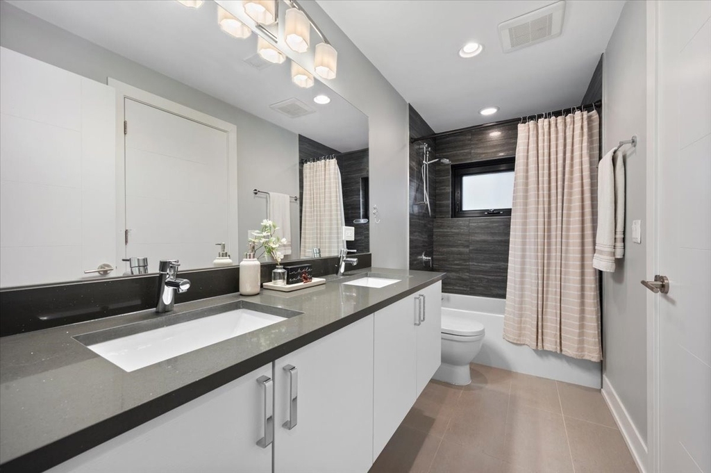 1349 N Leavitt Street - Photo 21