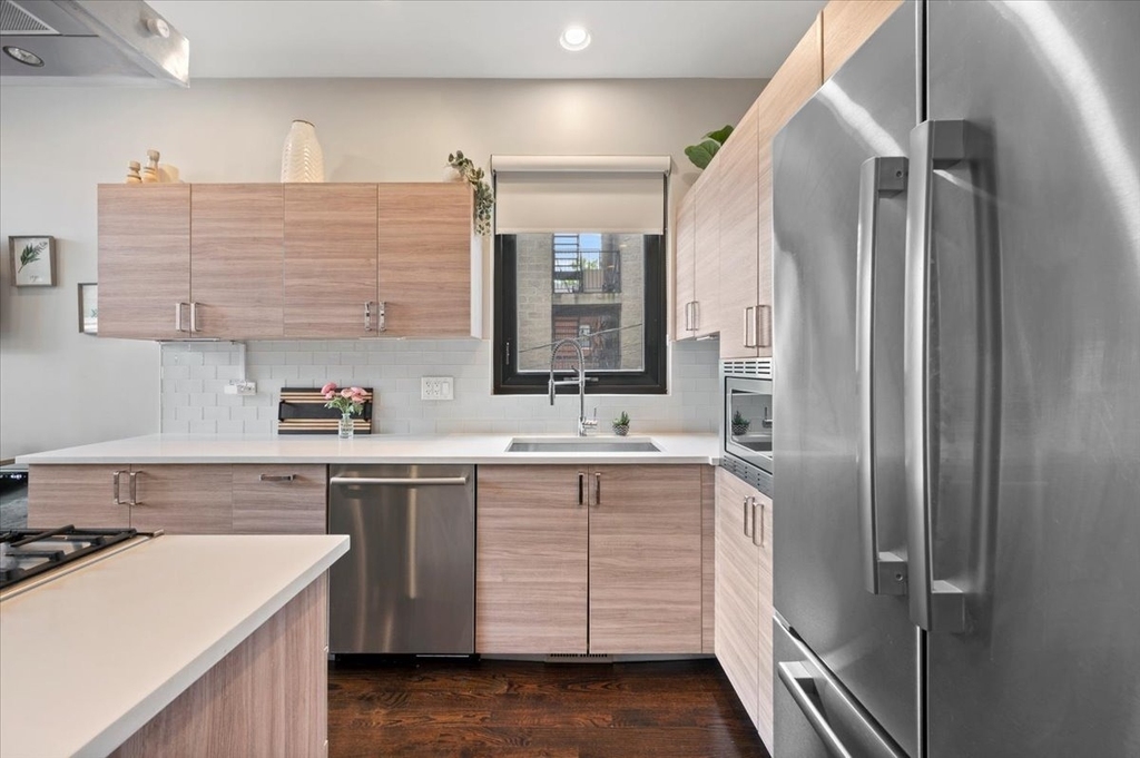 1349 N Leavitt Street - Photo 7
