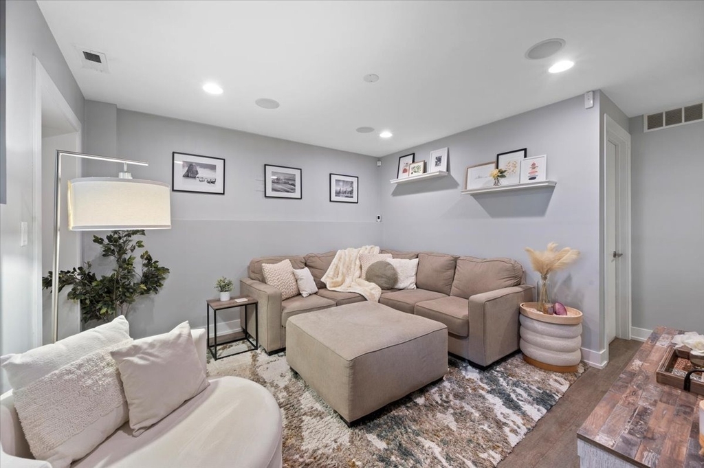 1349 N Leavitt Street - Photo 17