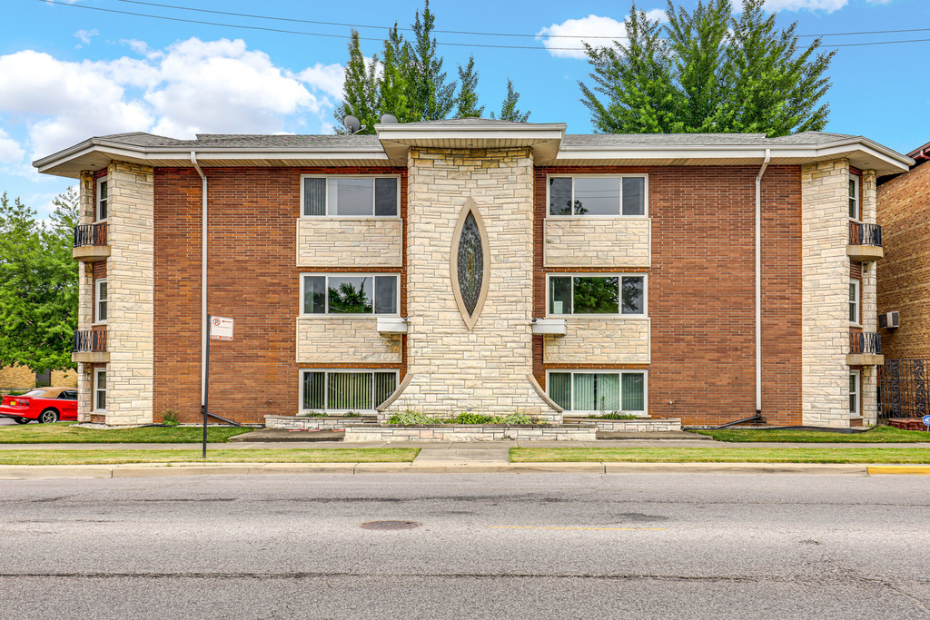 7101 W Foster Place - Photo 0
