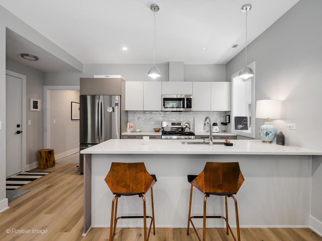 833 N Hoyne Avenue - Photo 3