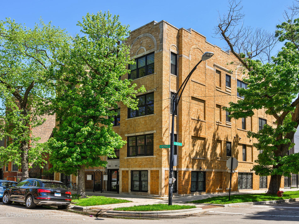 833 N Hoyne Avenue - Photo 0