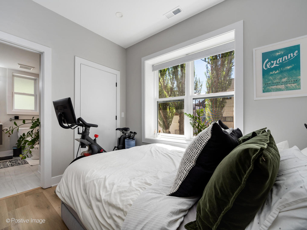 833 N Hoyne Avenue - Photo 12