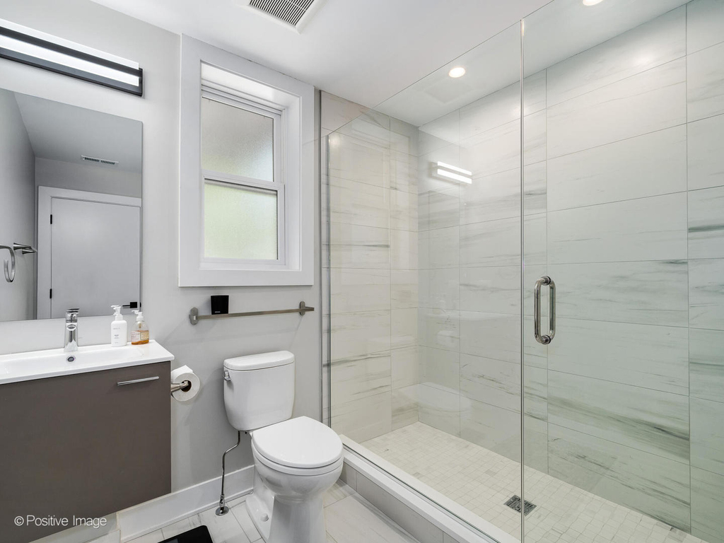 833 N Hoyne Avenue - Photo 13