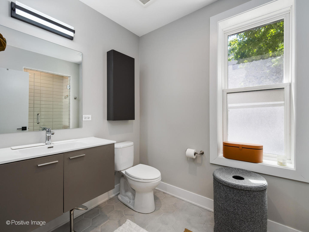 833 N Hoyne Avenue - Photo 9